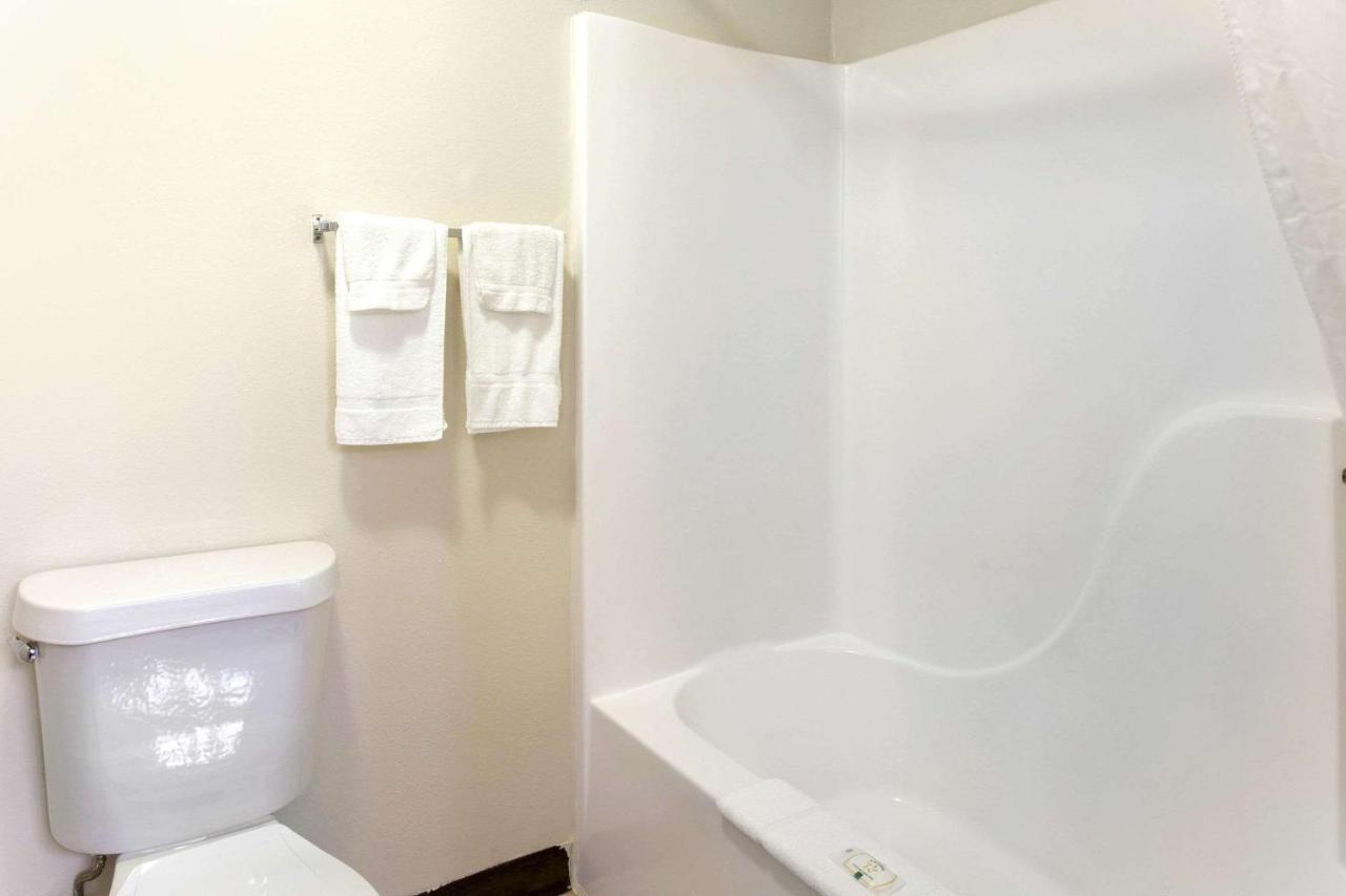 Quality Inn & Suites Metropolis I-24 Exterior foto